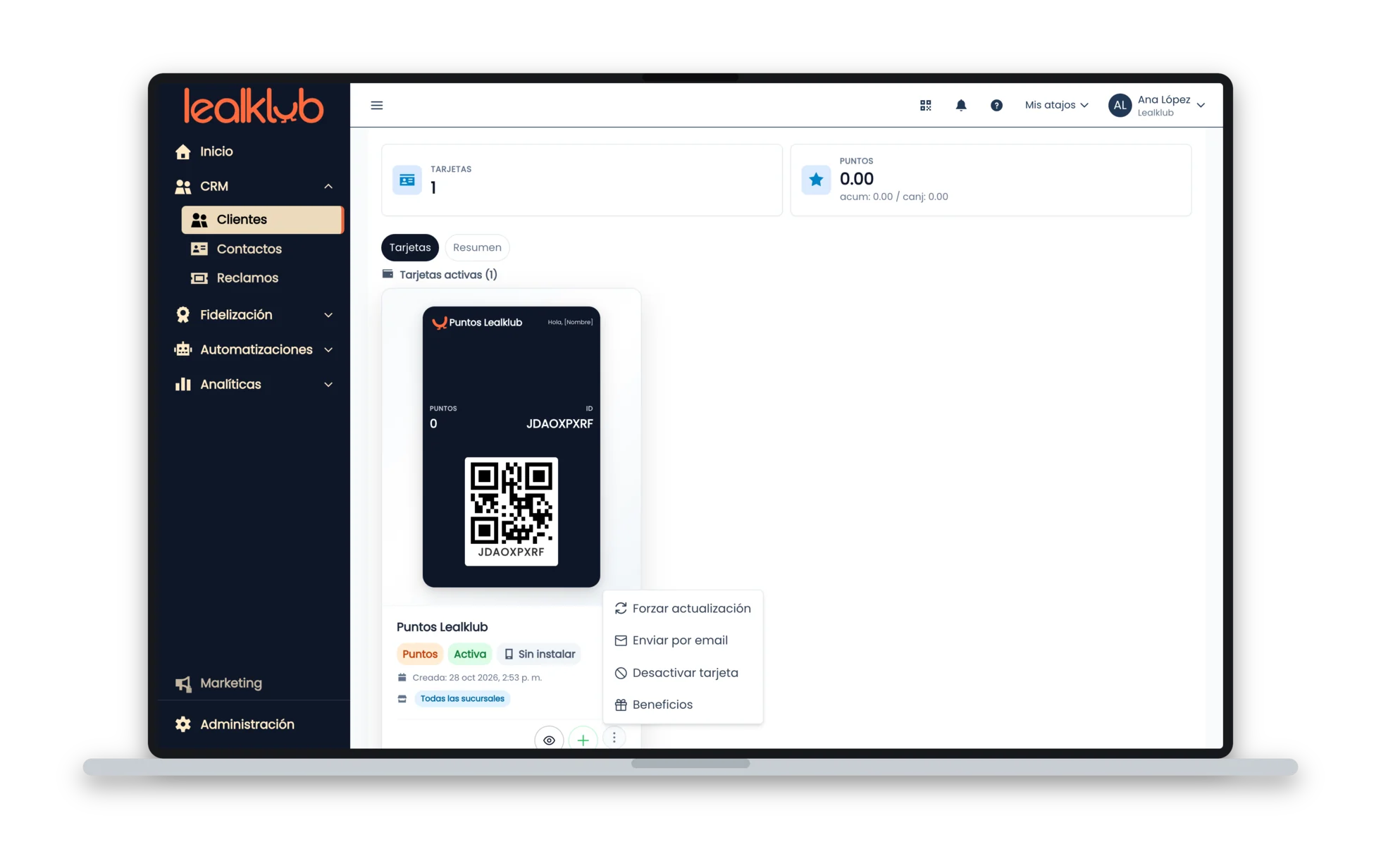 Tarjeta del cliente con el menú de acciones: Forzar actualización, Enviar por email, Desactivar tarjeta y Beneficios